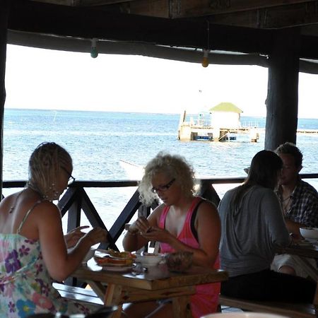 Ratu Kini Backpackers And Dive Resort Mana Island Eksteriør bilde
