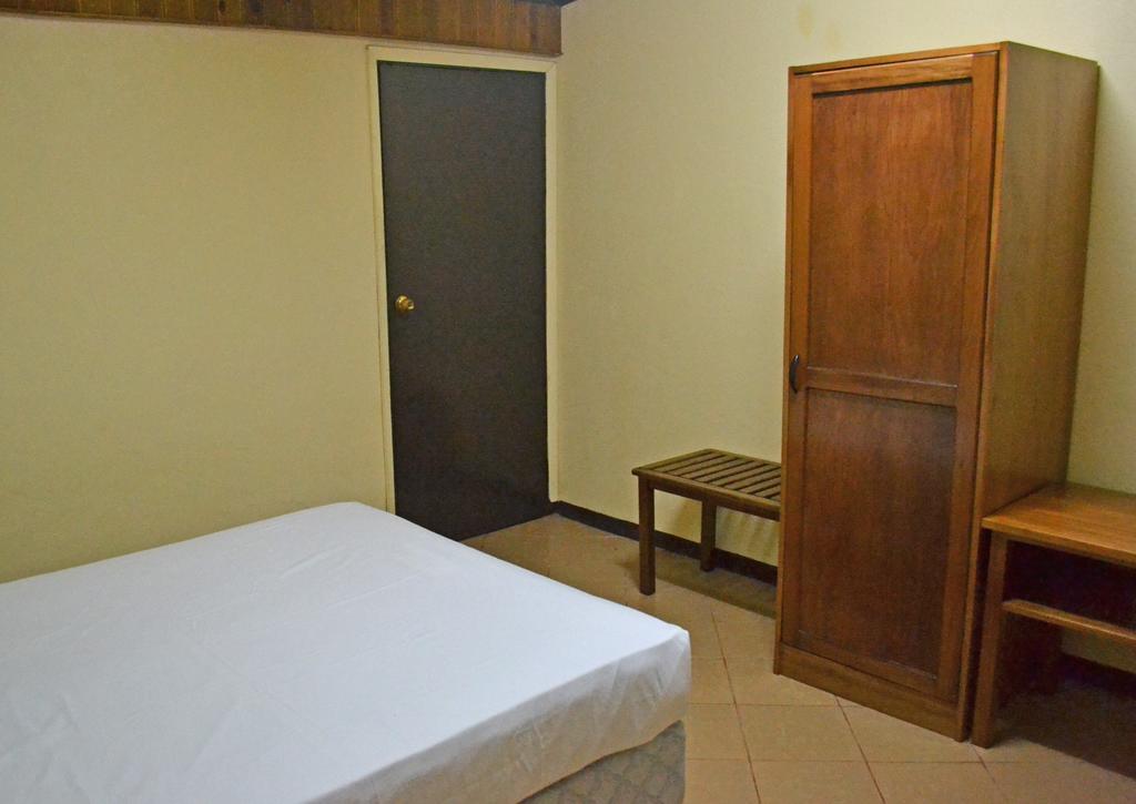 Ratu Kini Backpackers And Dive Resort Mana Island Rom bilde