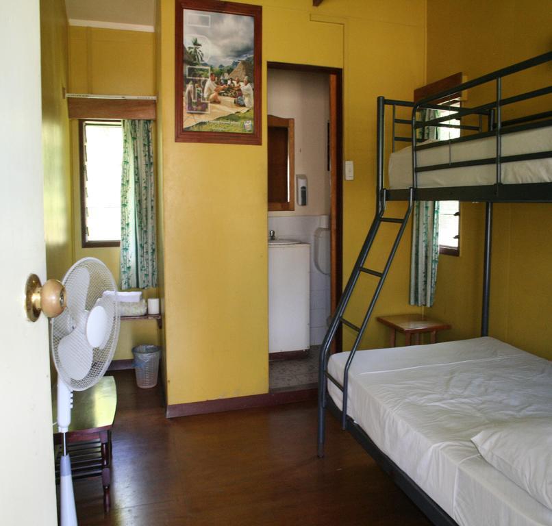 Ratu Kini Backpackers And Dive Resort Mana Island Eksteriør bilde