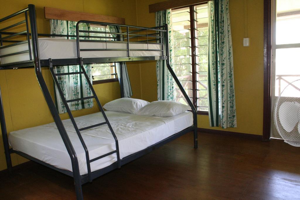 Ratu Kini Backpackers And Dive Resort Mana Island Eksteriør bilde