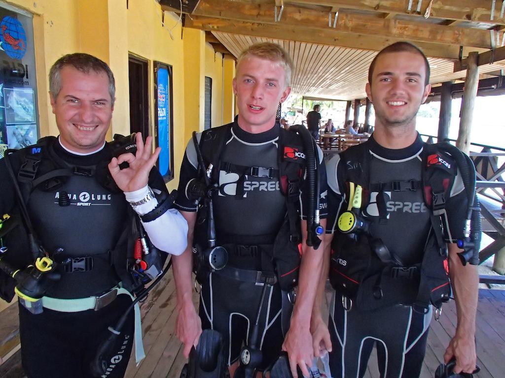 Ratu Kini Backpackers And Dive Resort Mana Island Eksteriør bilde