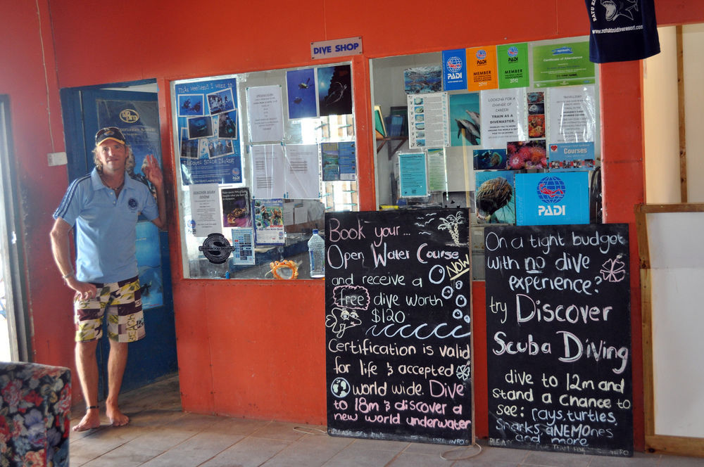 Ratu Kini Backpackers And Dive Resort Mana Island Eksteriør bilde