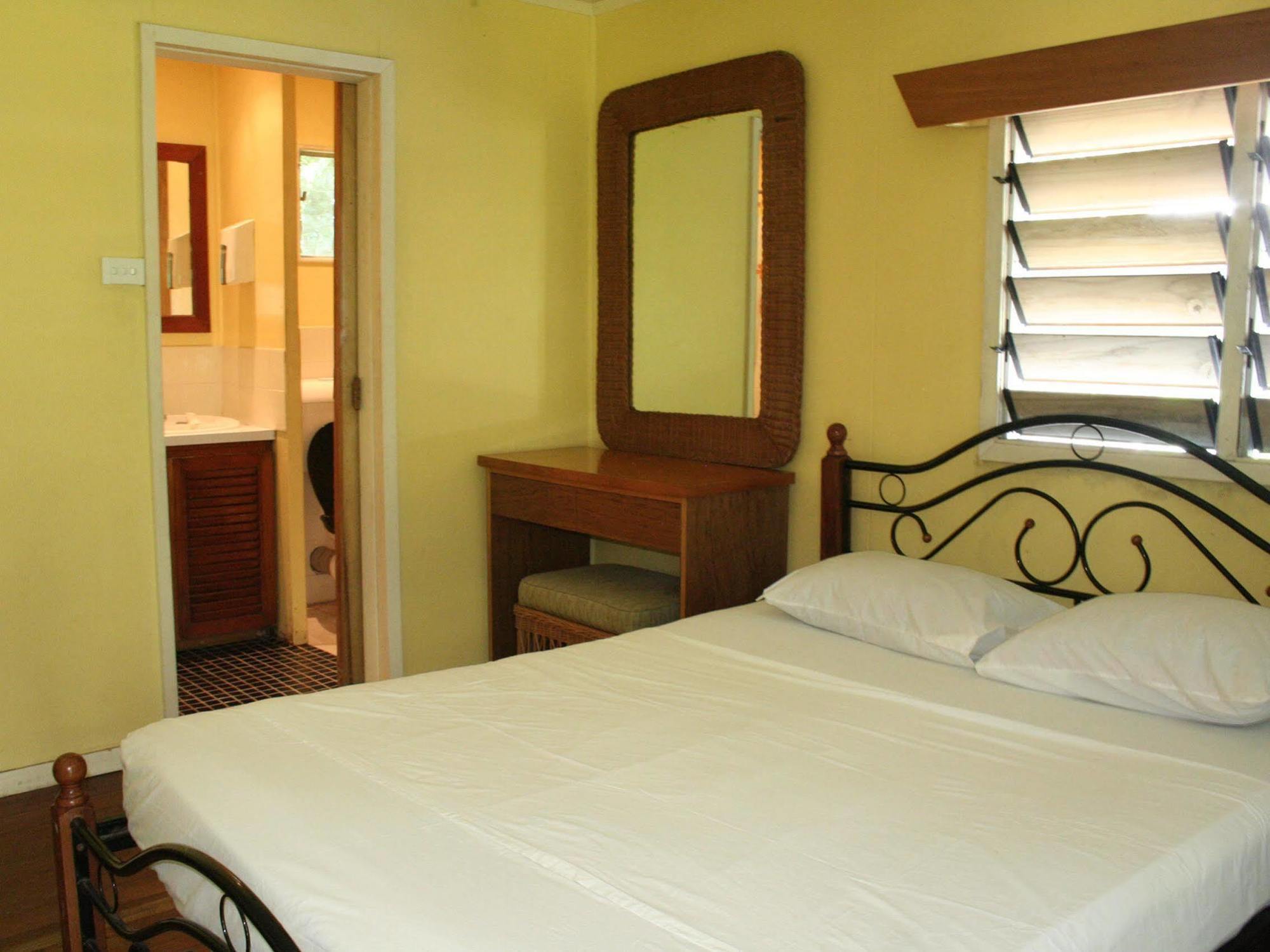 Ratu Kini Backpackers And Dive Resort Mana Island Eksteriør bilde